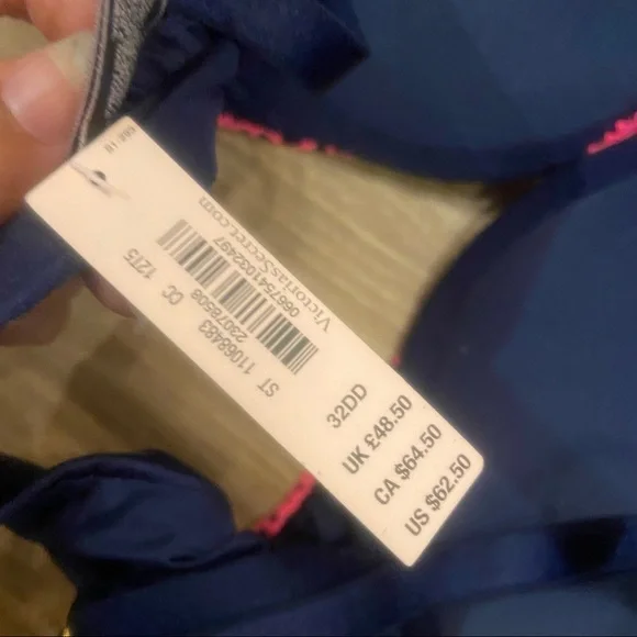 2 NWT Victoria’s Secret very sexy push up bra